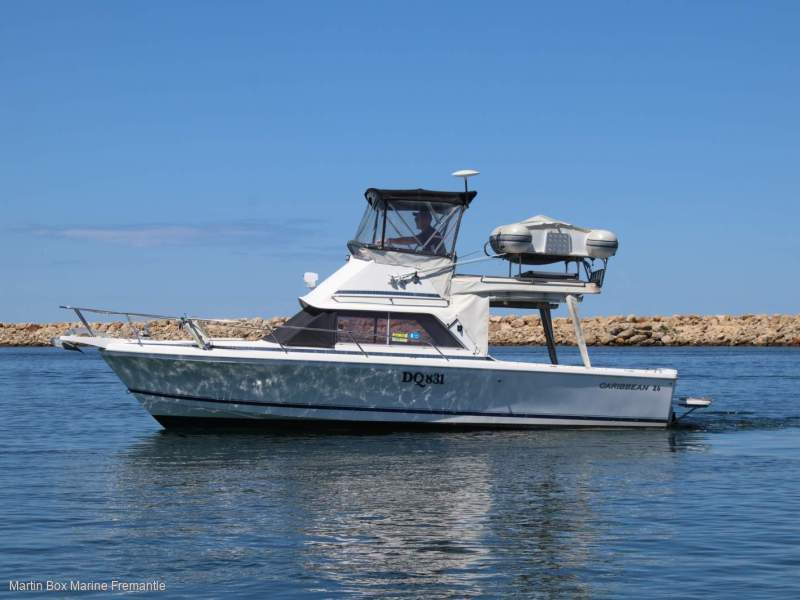 Caribbean 26 Flybridge Cruiser