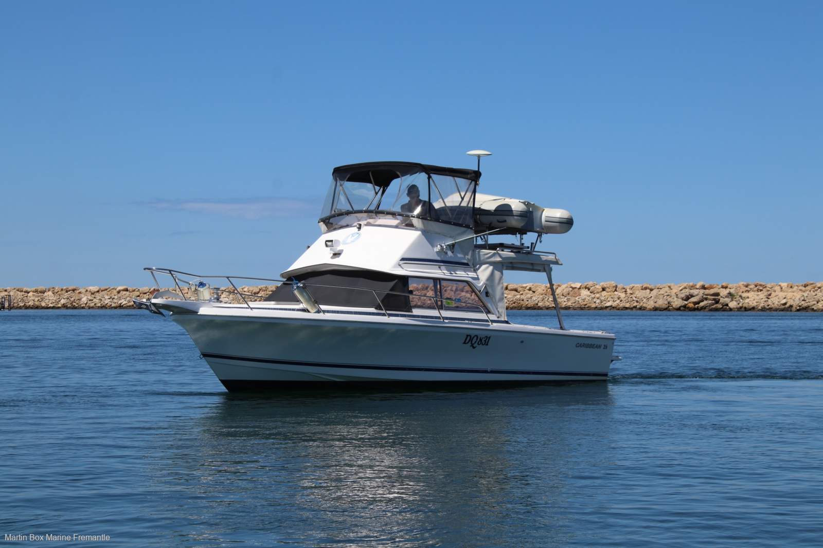 Caribbean 26 Flybridge Cruiser