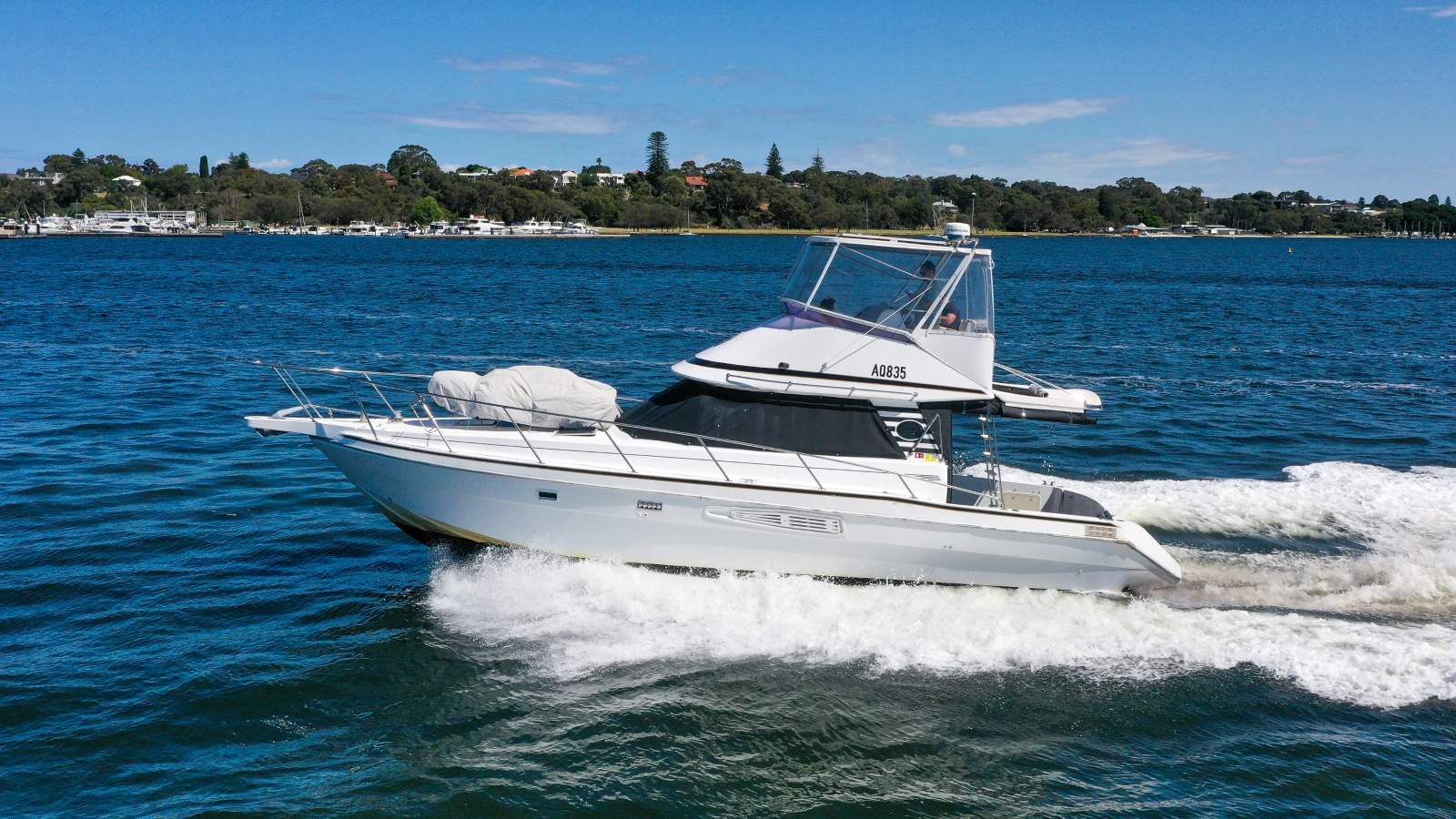 Leeder 40 Flybridge Cruiser