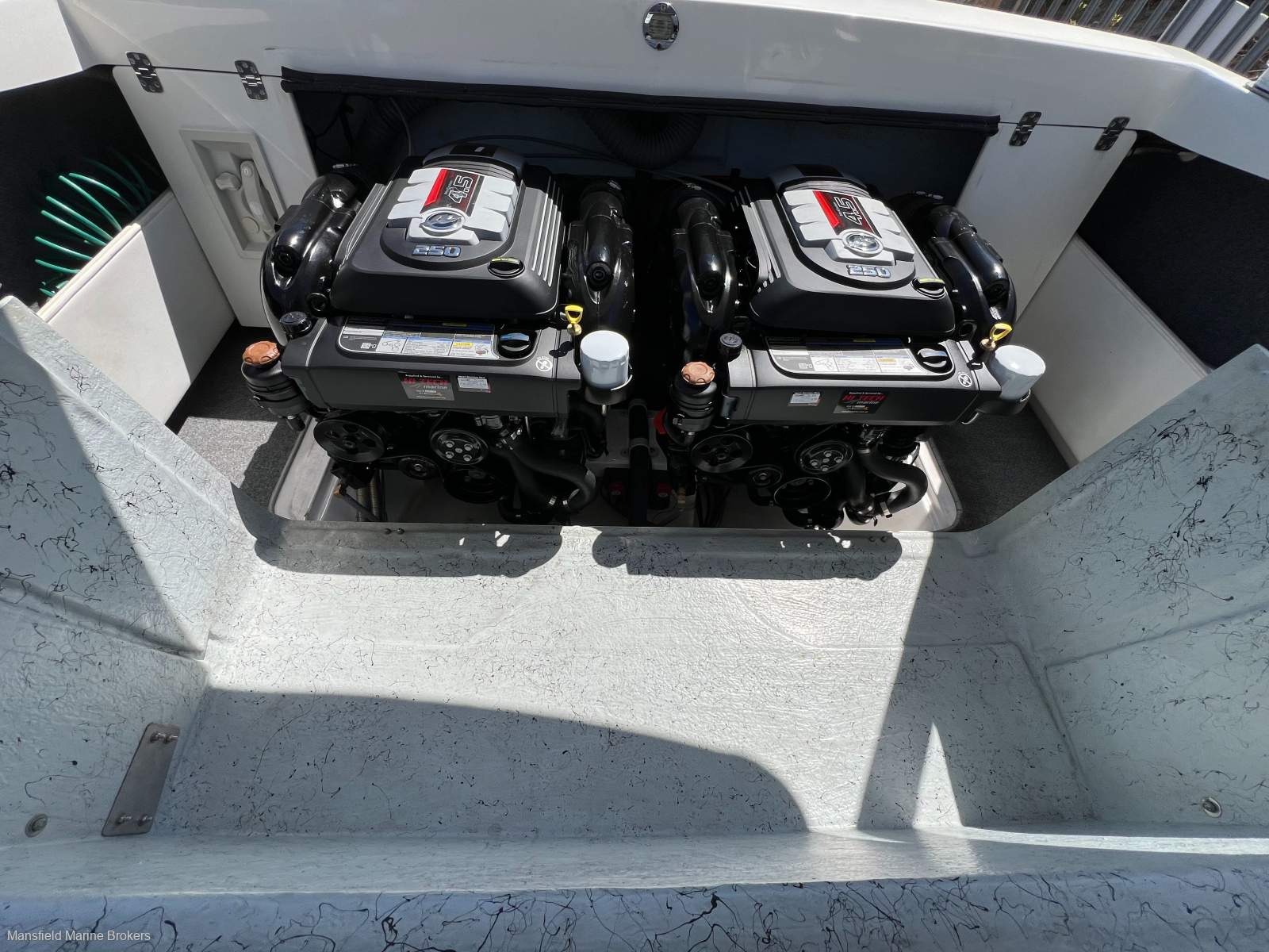 Caribbean 26 Flybridge Sports Fisherman