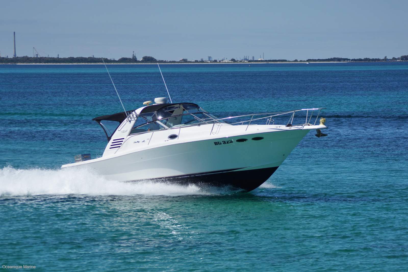 Sea Ray 33 Express Cruiser