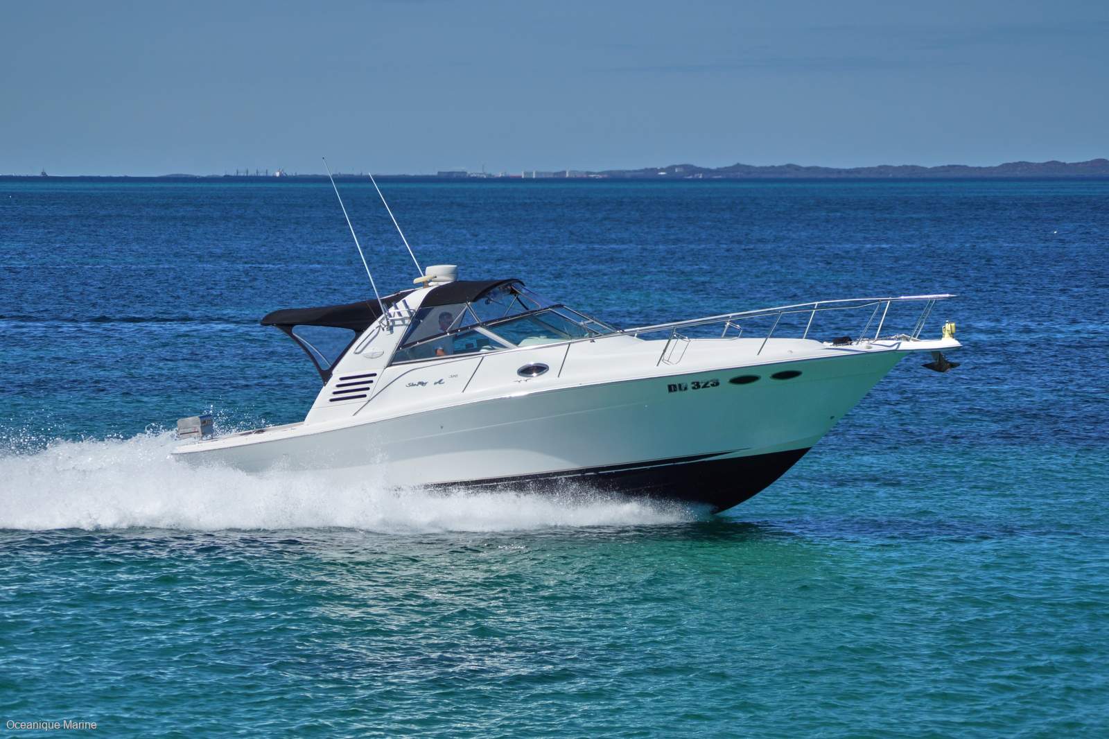 Sea Ray 33 Express Cruiser