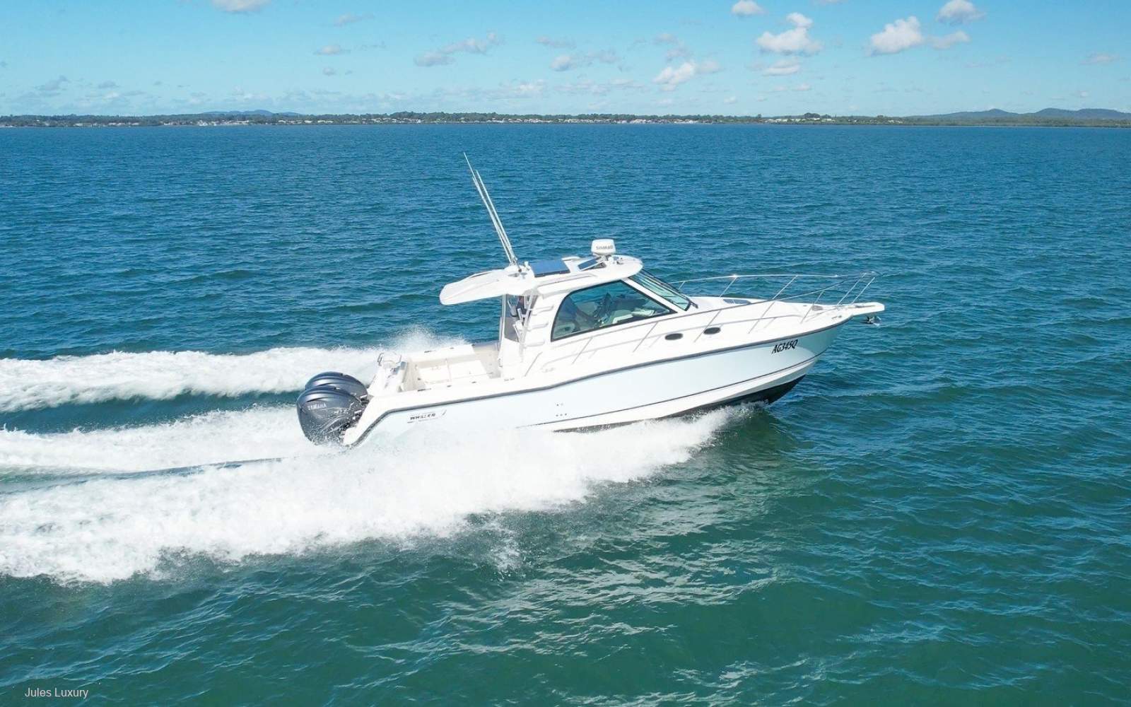 Boston Whaler 345 Conquest Full cabin