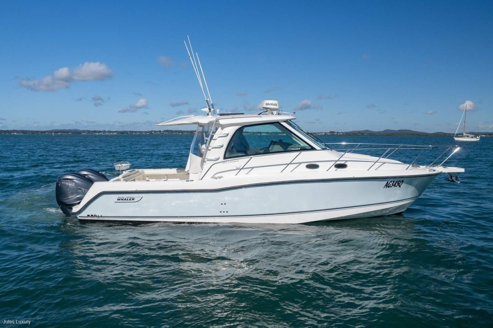 Boston Whaler 345 Conquest Full cabin