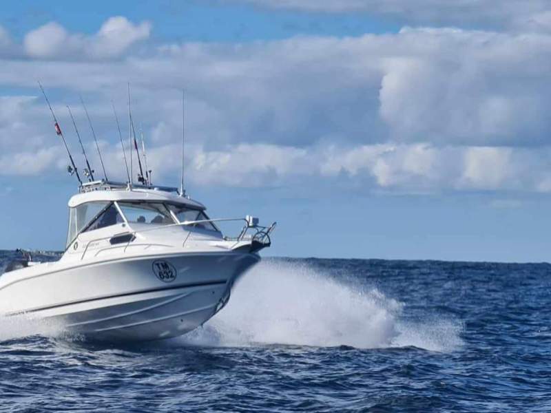 Caribbean 2300 Hardtop Runabout