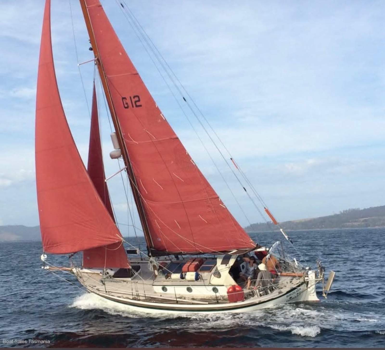 Classic 32ft cold moulded sloop, new engine!