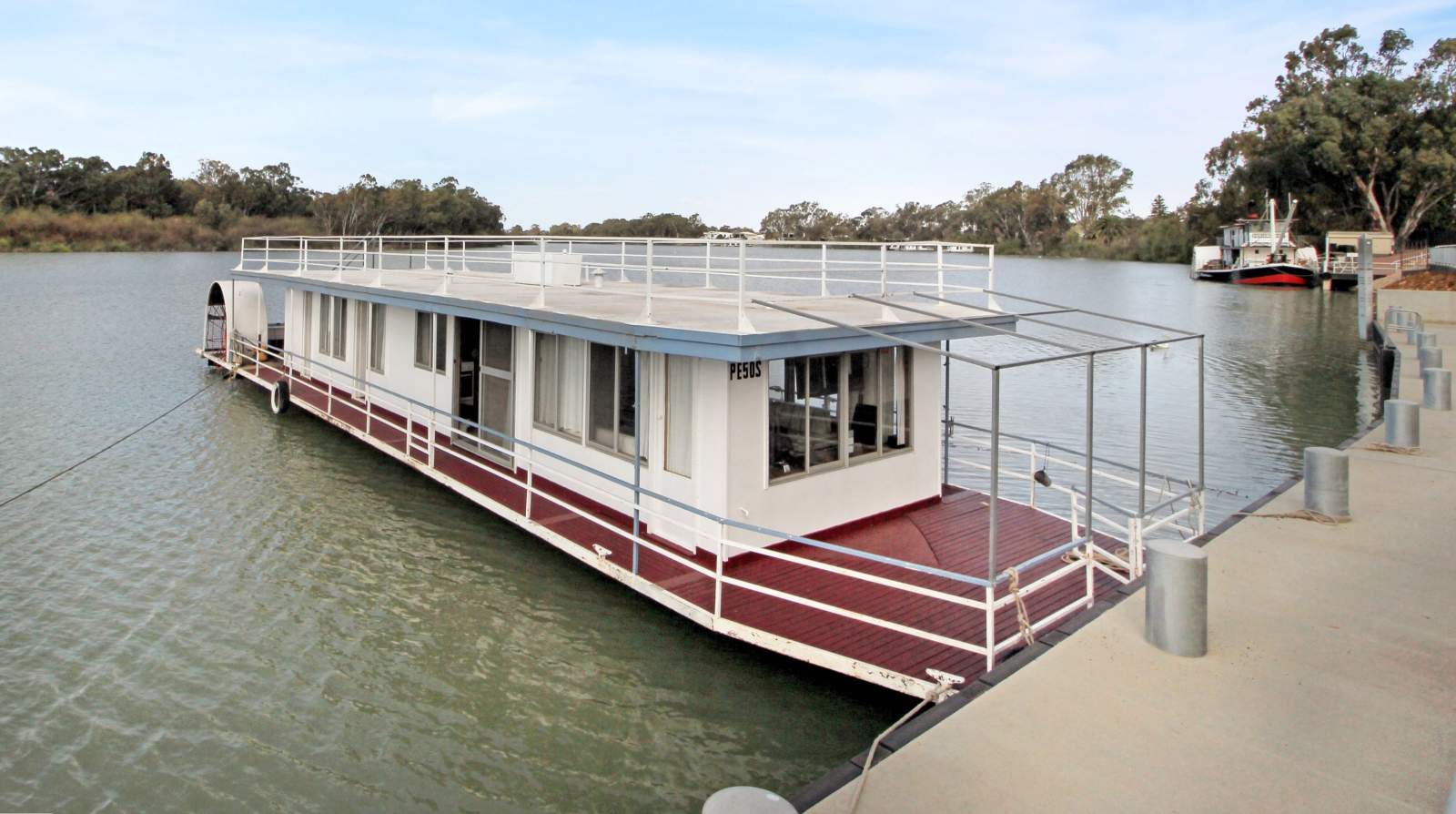 "Platypus". 2xDeck 3xBed 1xBath Monohull Houseboat