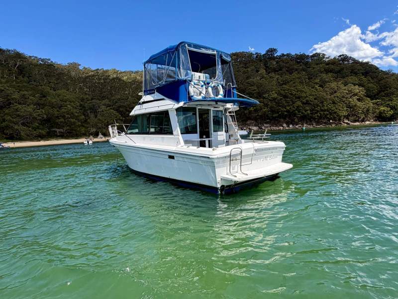 Riviera 32 Flybridge