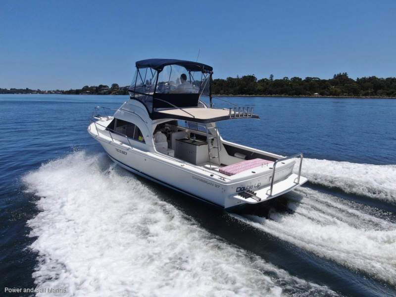 Caribbean 27 Flybridge Cruiser Exceptional condition + Bow thruster