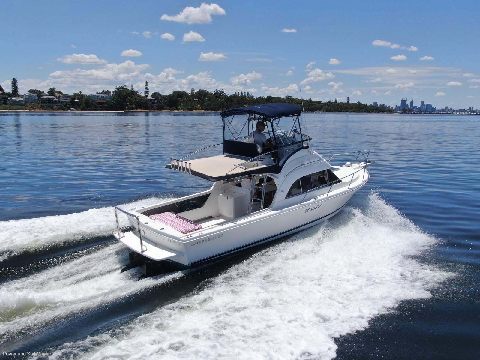 Caribbean 27 Flybridge Cruiser Exceptional condition + Bow thruster