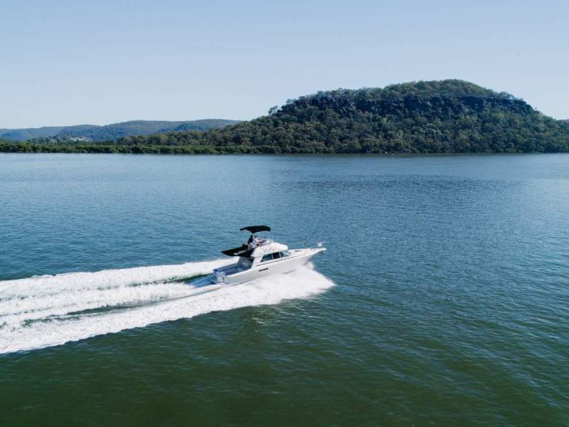 Sea Ray 310 Sports Bridge