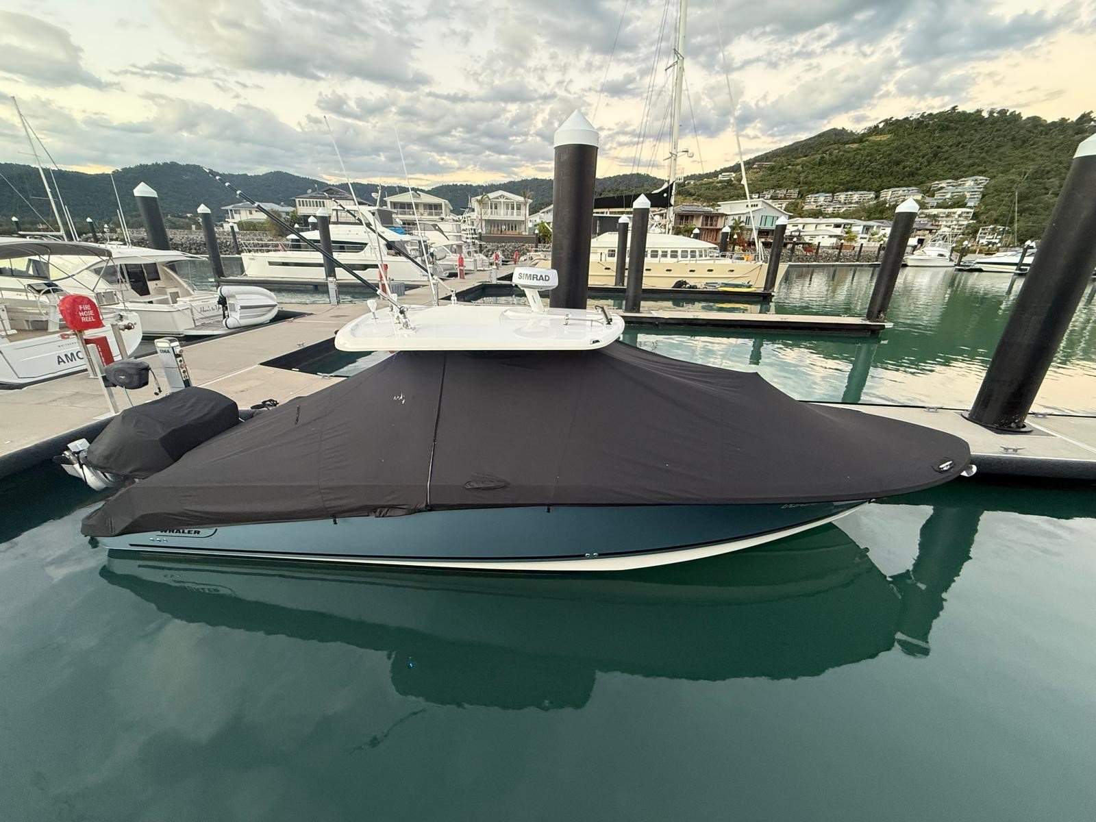 Boston Whaler 330 Outrage Centre Console