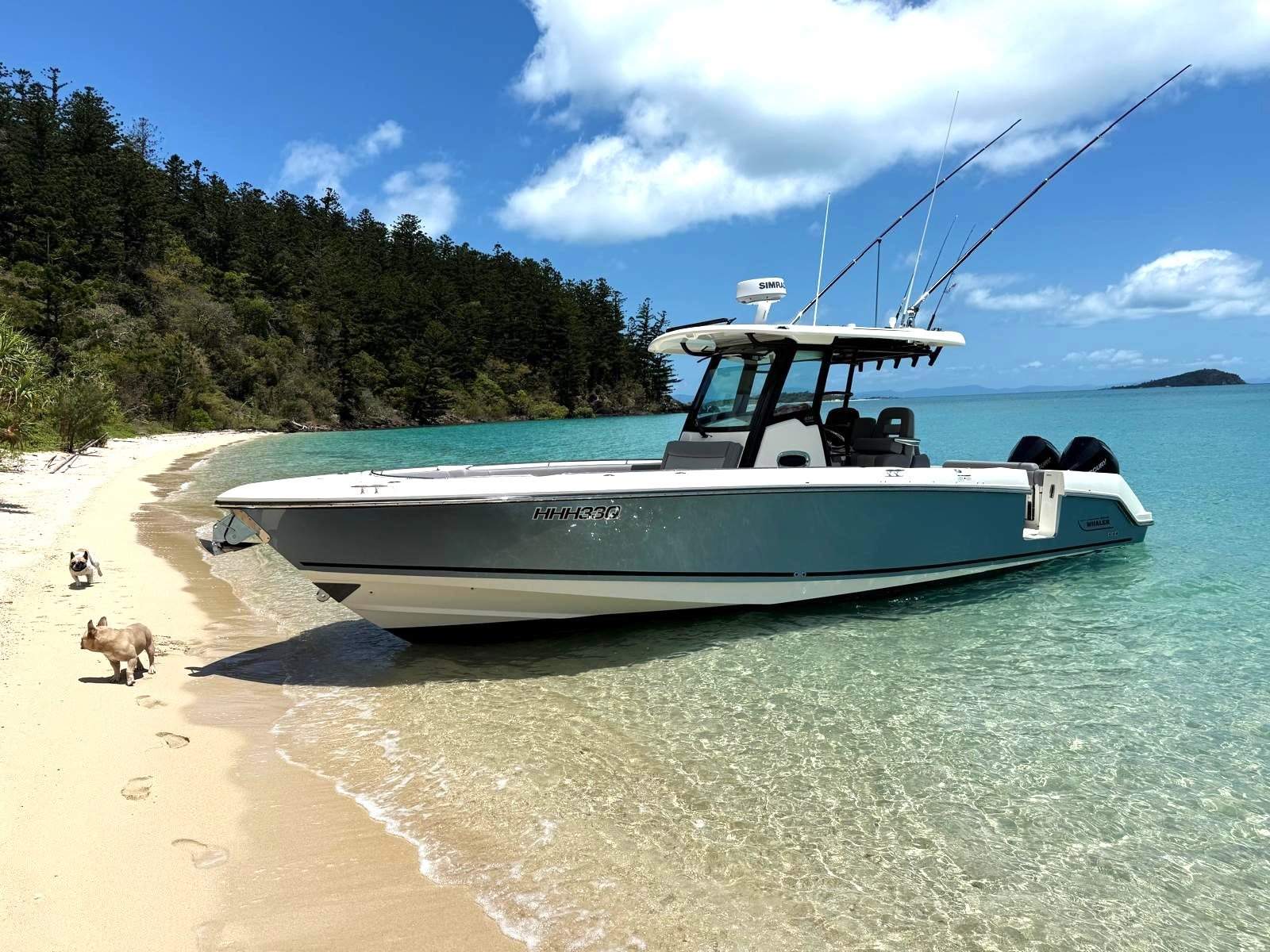 Boston Whaler 330 Outrage Centre Console