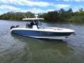 Boston Whaler 330 Outrage Centre Console