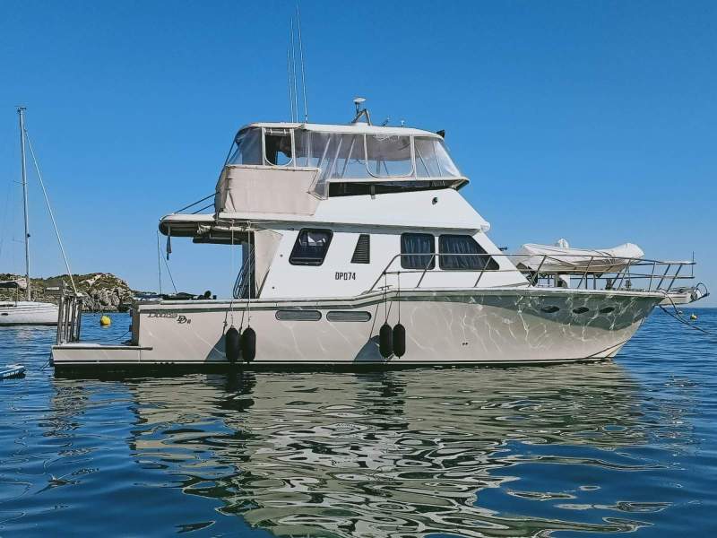 Custom Flybridge Cruiser