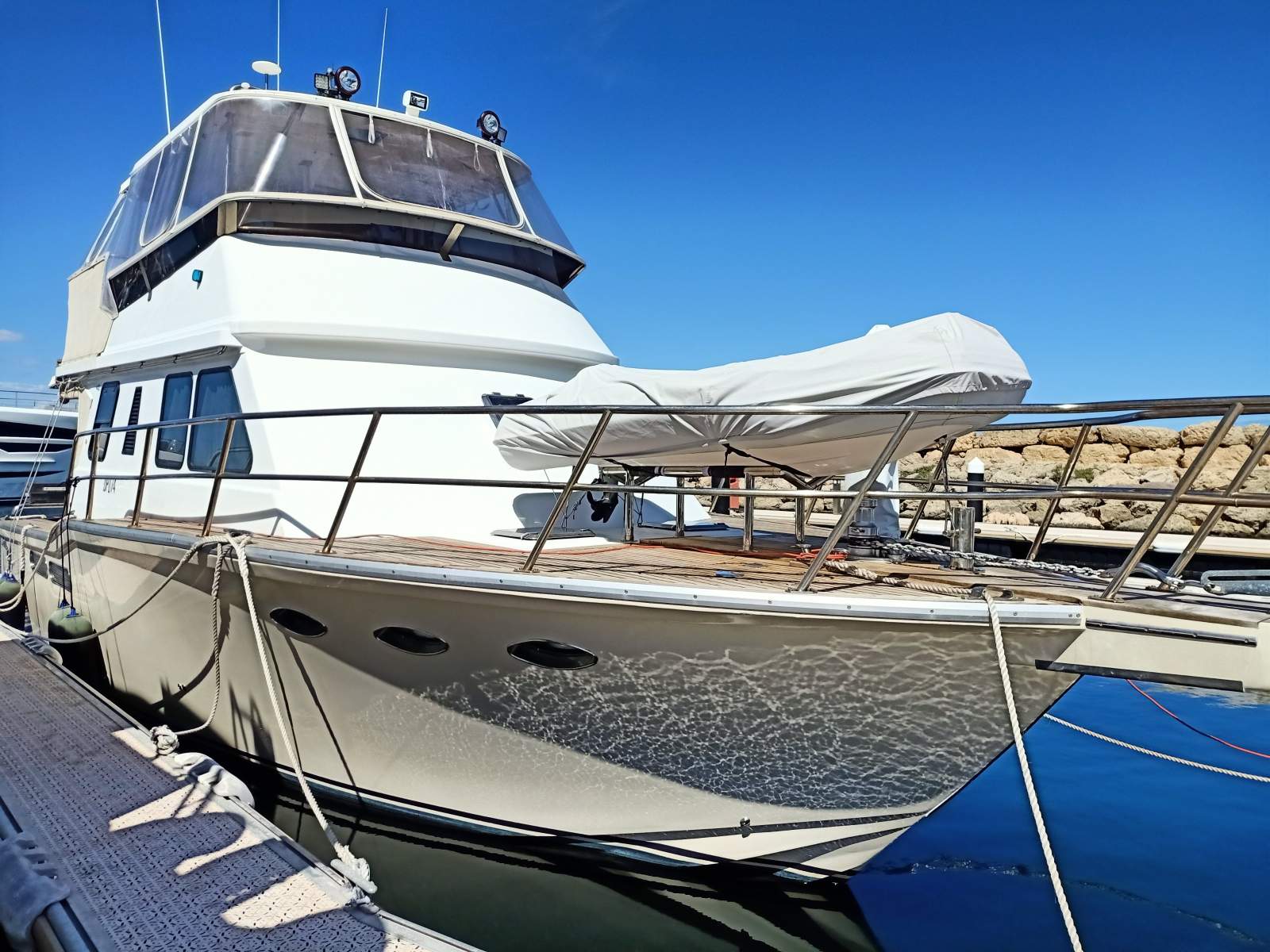 Custom Flybridge Cruiser