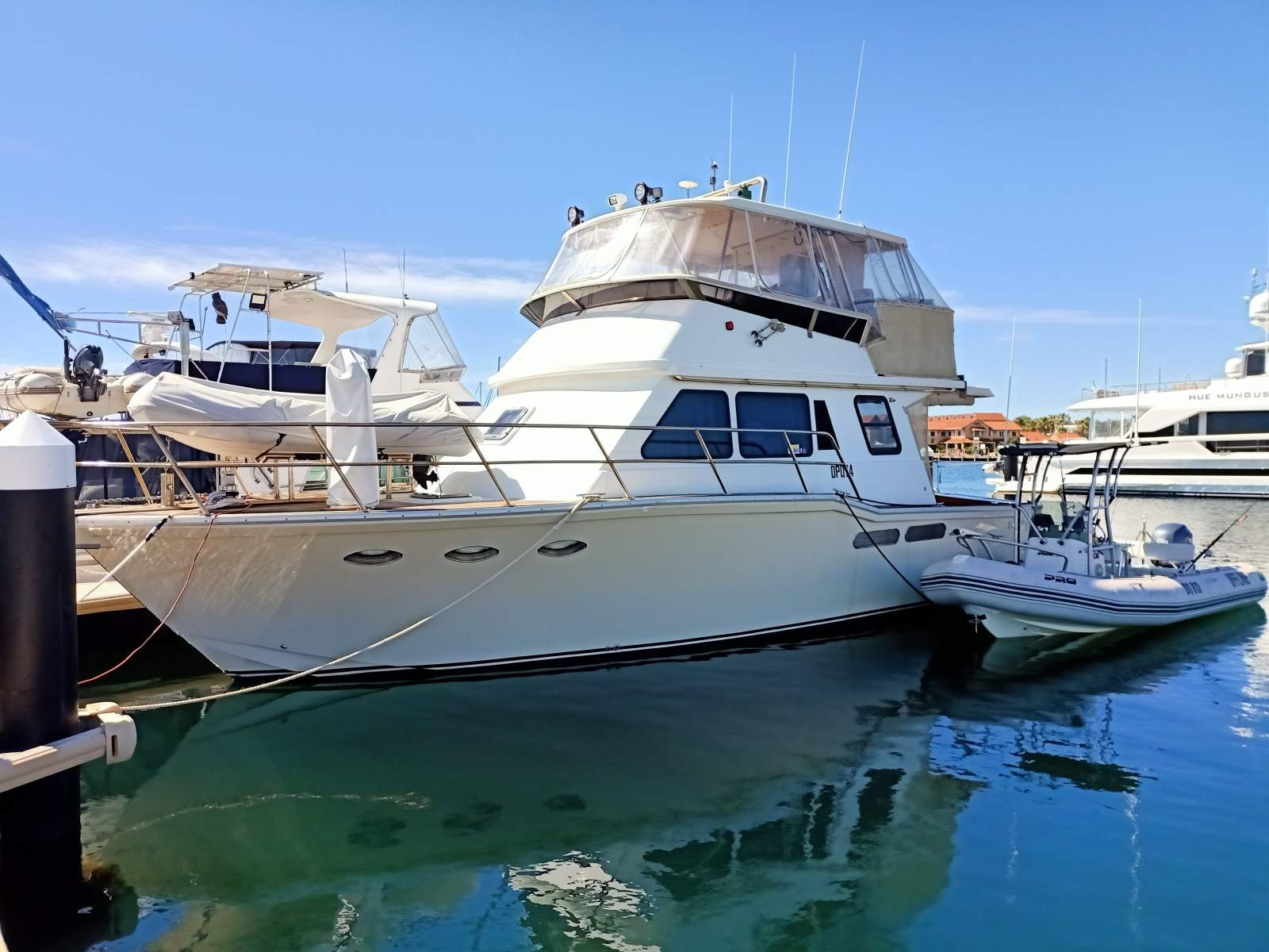 Custom Flybridge Cruiser