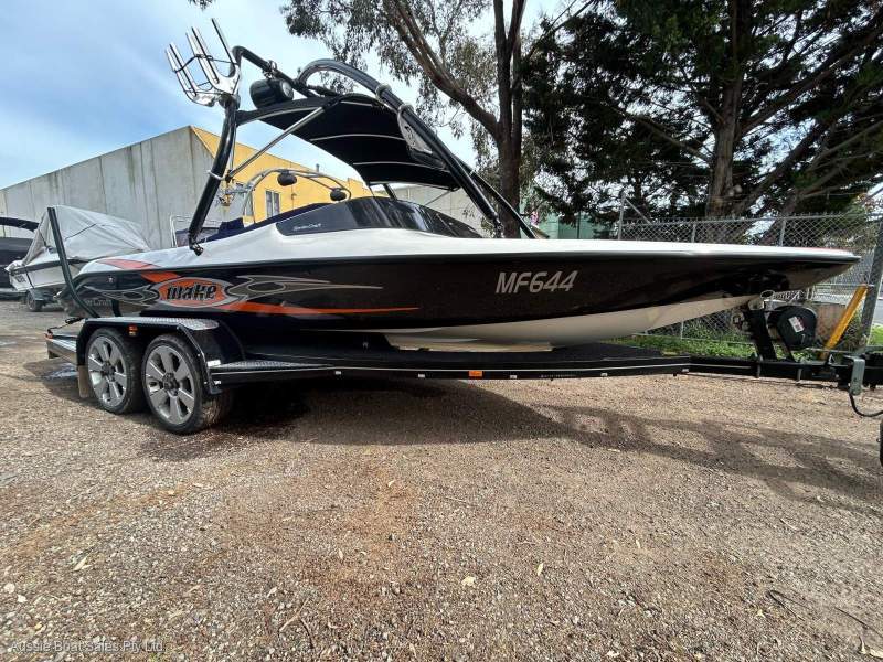 Spydercraft Wake Ski Boat