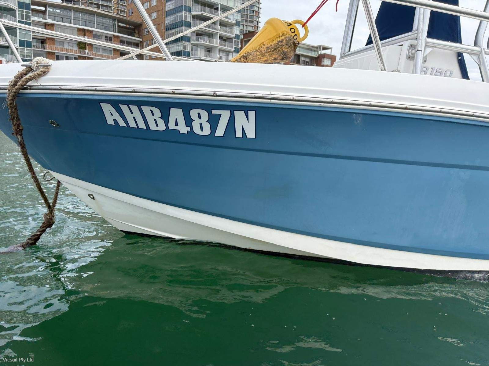 Robalo R180