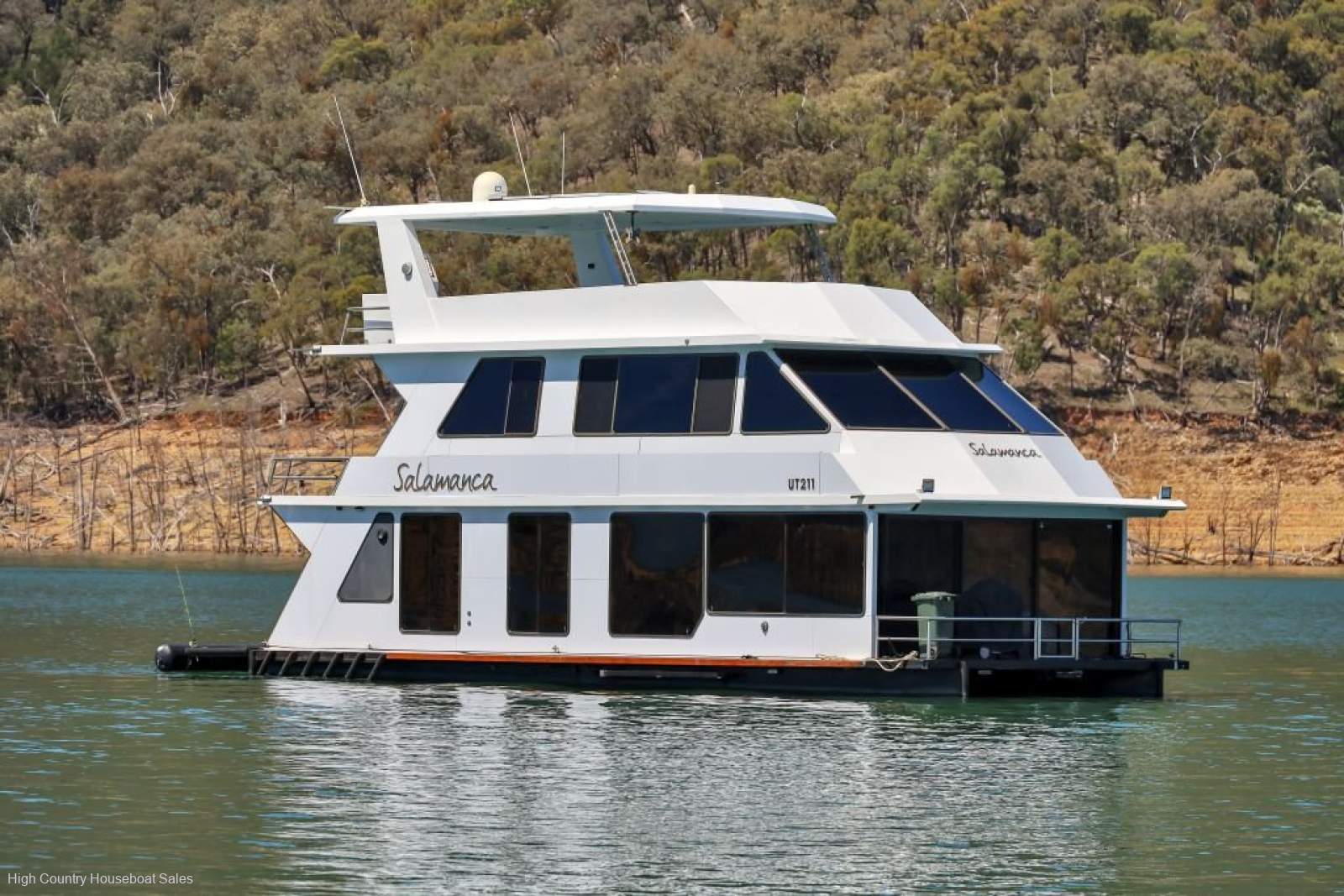 Salamanca Houseboat Holiday Home on Lake Eildon:Salamanca on Lake Eildon