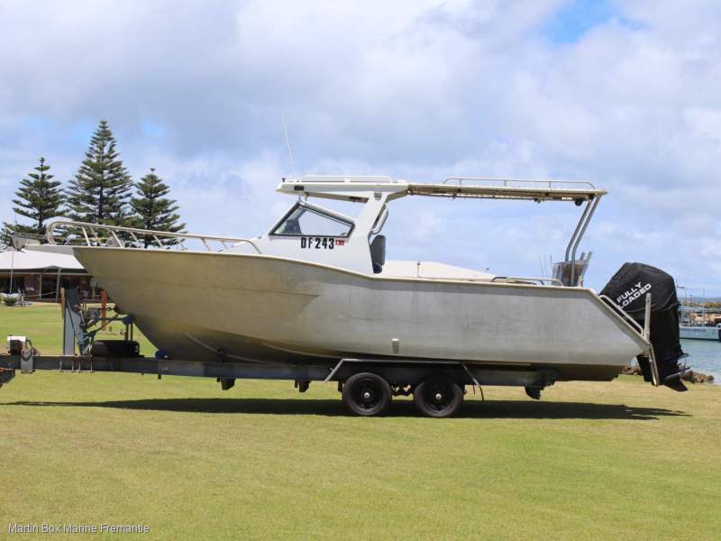 Sea Rider Walkaround with 2020 Mercury V6 Outboards