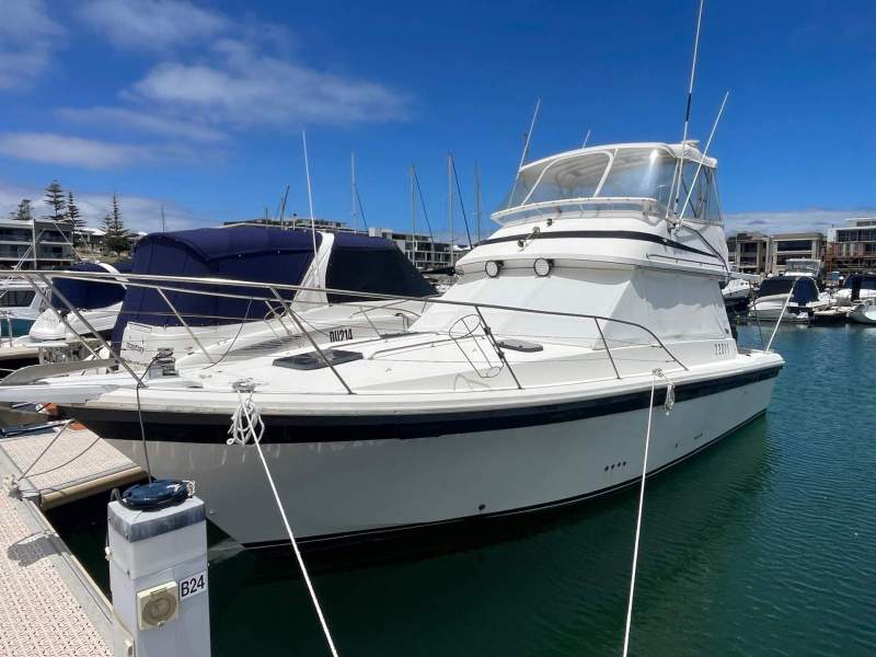 Riviera 34 Flybridge Cruiser