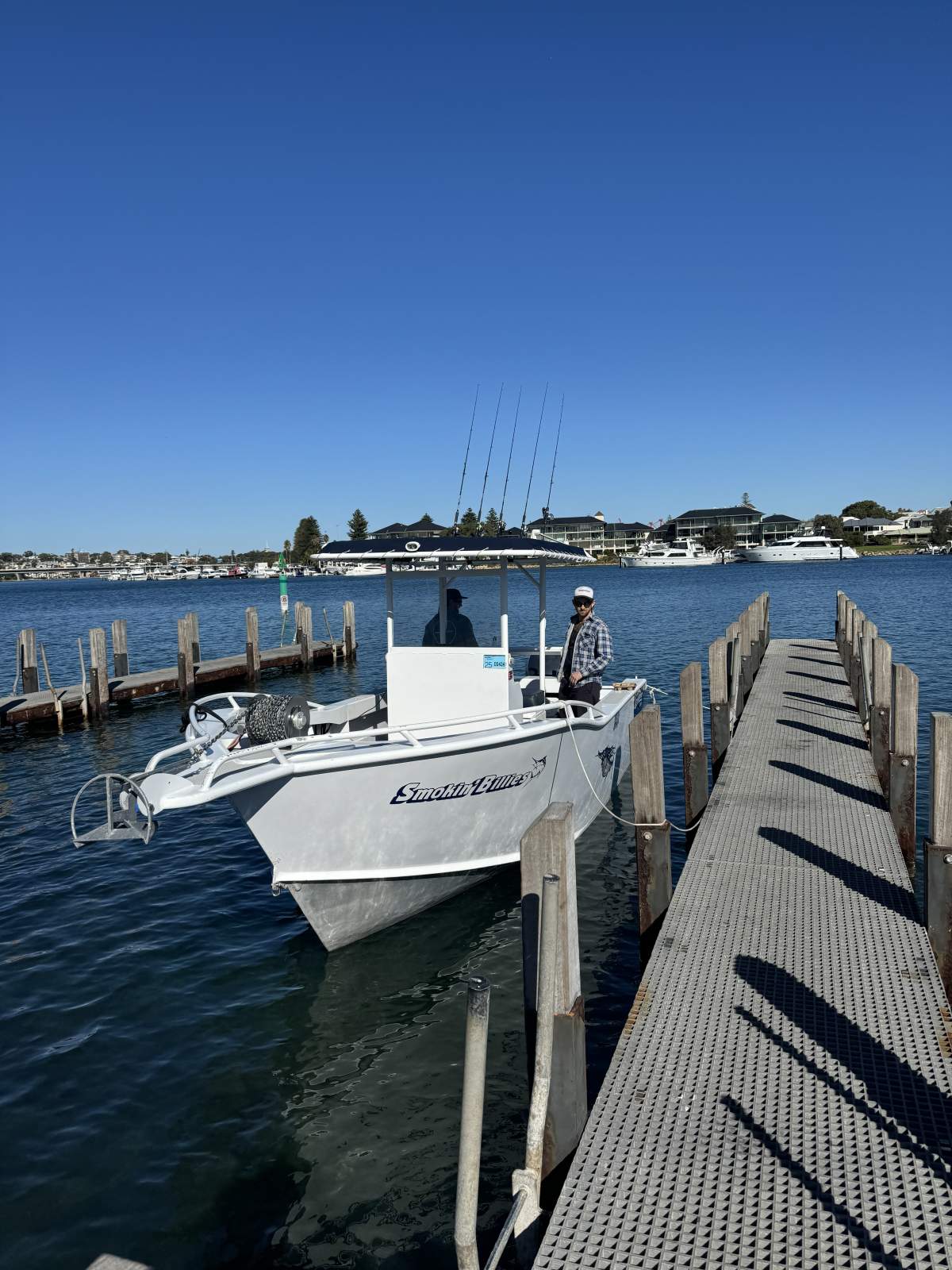 Coraline 670 Walkaround Centre console
