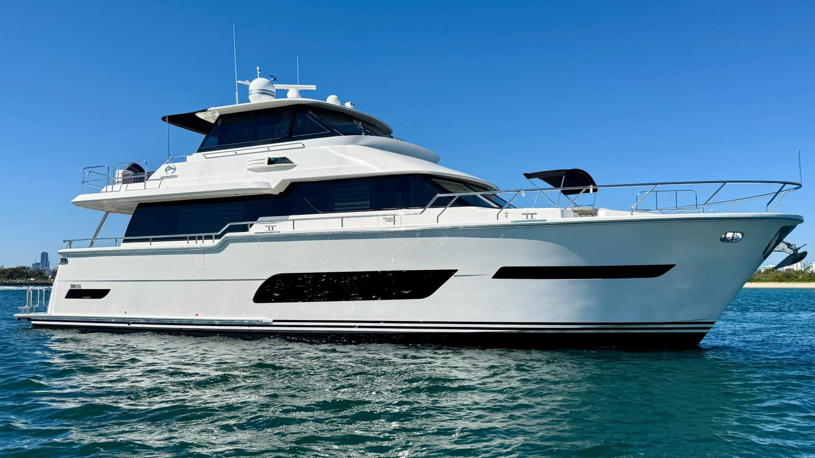 Horizon Yacht V72