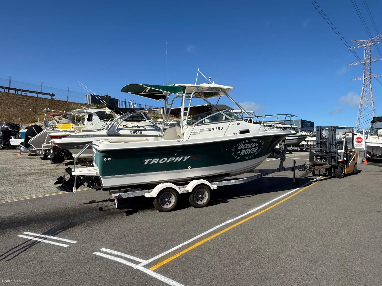 Trophy 2052 Walkaround 2.0L 170Hp Diesel Mercruiser/Cummings 559hrs