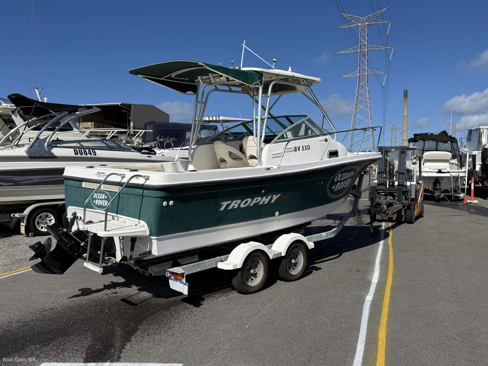 Trophy 2052 Walkaround 2.0L 170Hp Diesel Mercruiser/Cummings 559hrs