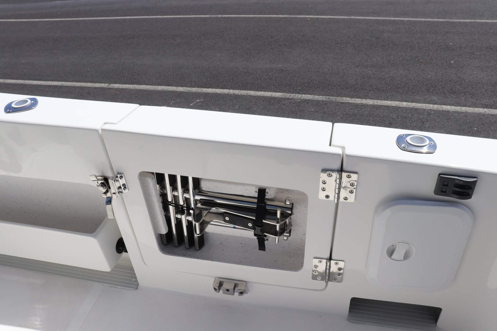 Hooker 8.0 Pro Fisherman Centre Console 2025