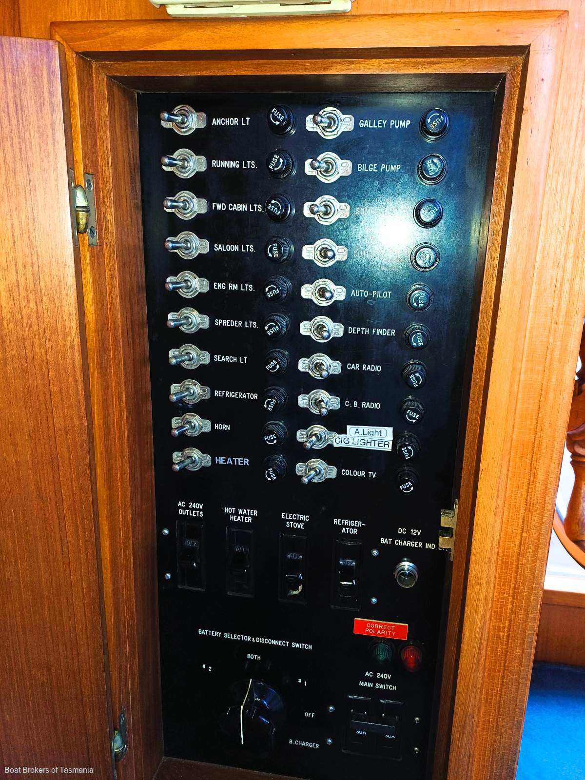 Regency Blue Seas 36 Mk 2. A pleasure to inspect. Excellent condition. Boat Brokers of Tasmania