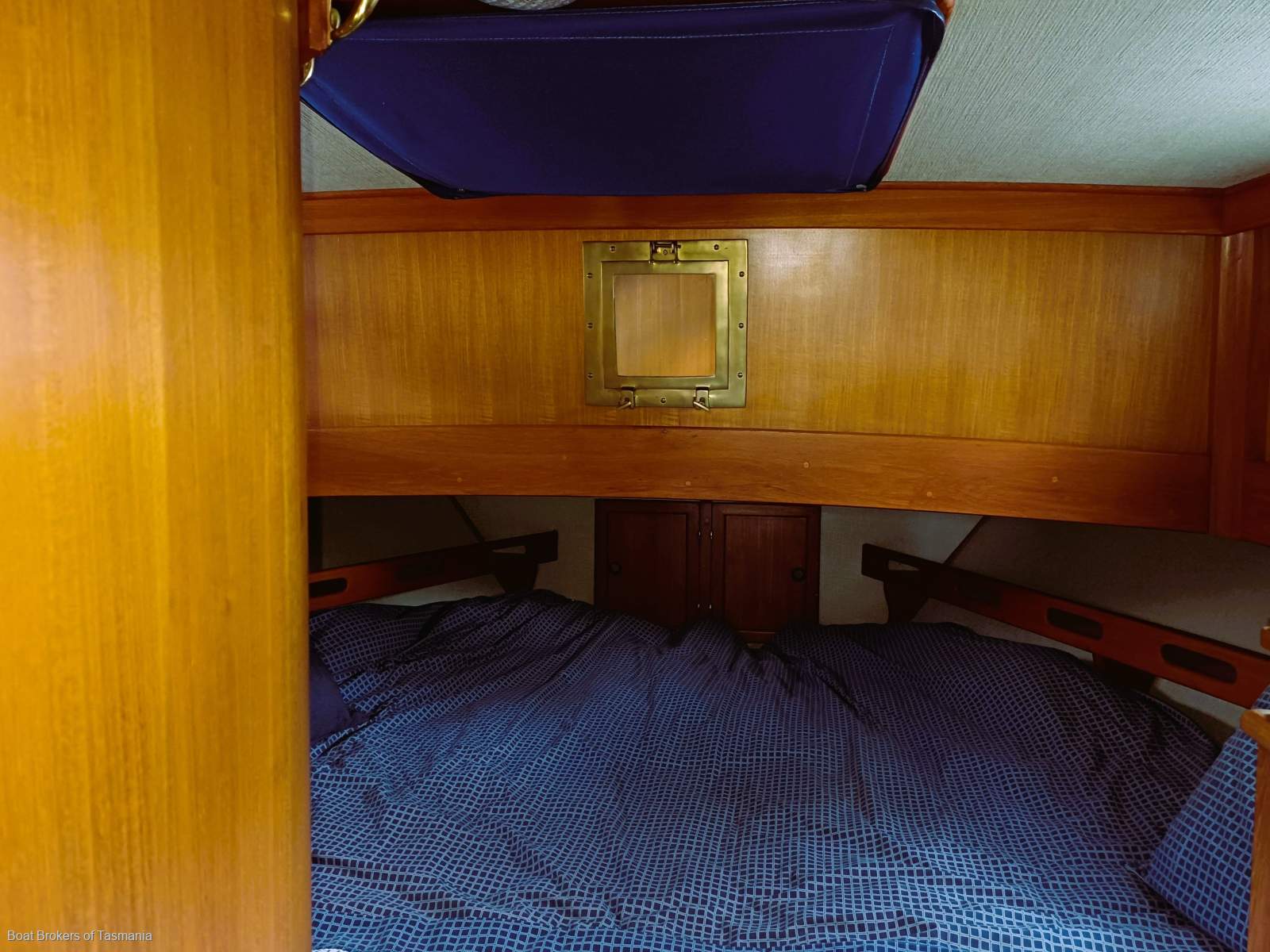 Regency Blue Seas 36 Mk 2. A pleasure to inspect. Excellent condition. Boat Brokers of Tasmania