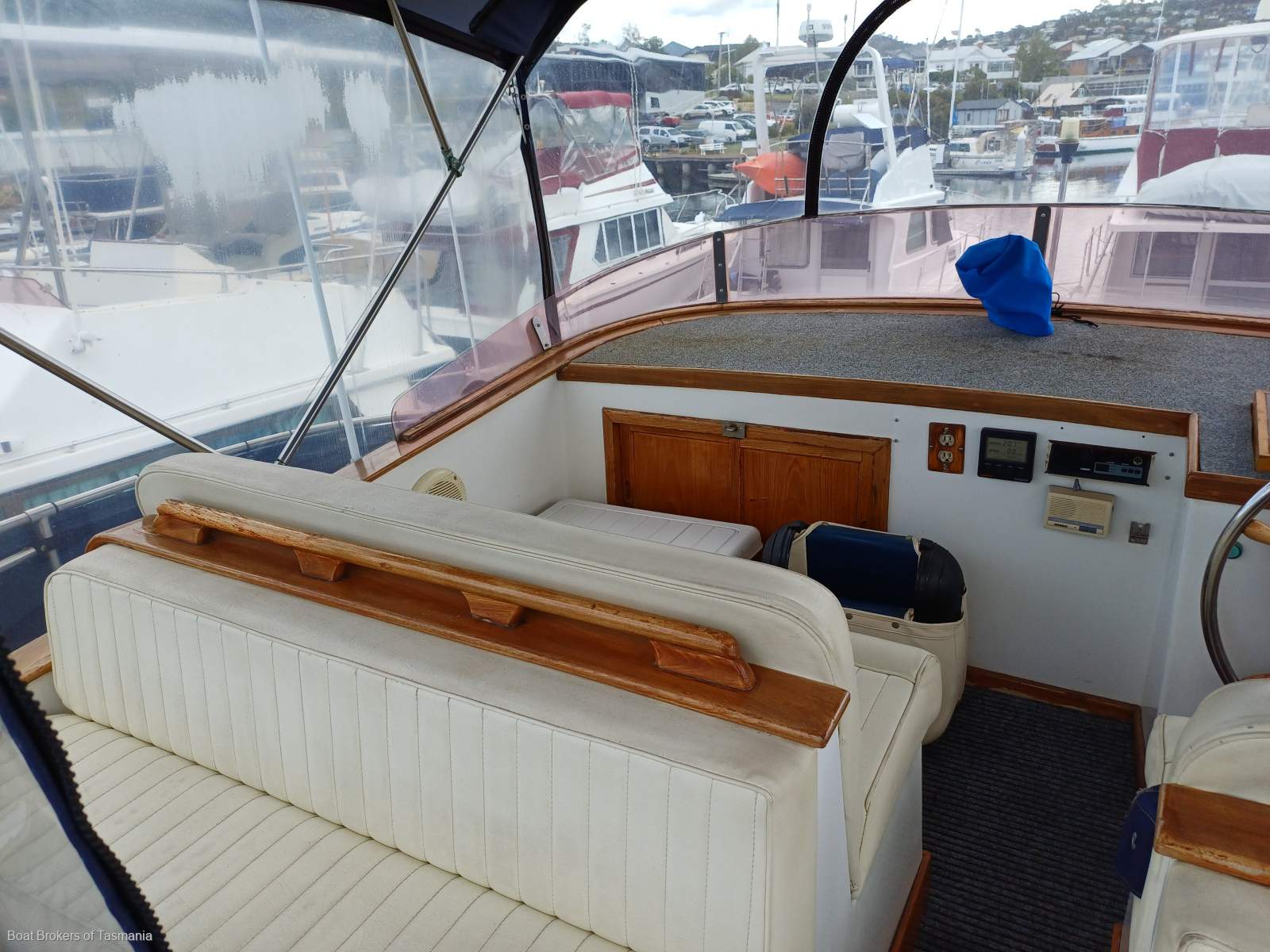 Regency Blue Seas 36 Mk 2. A pleasure to inspect. Excellent condition. Boat Brokers of Tasmania