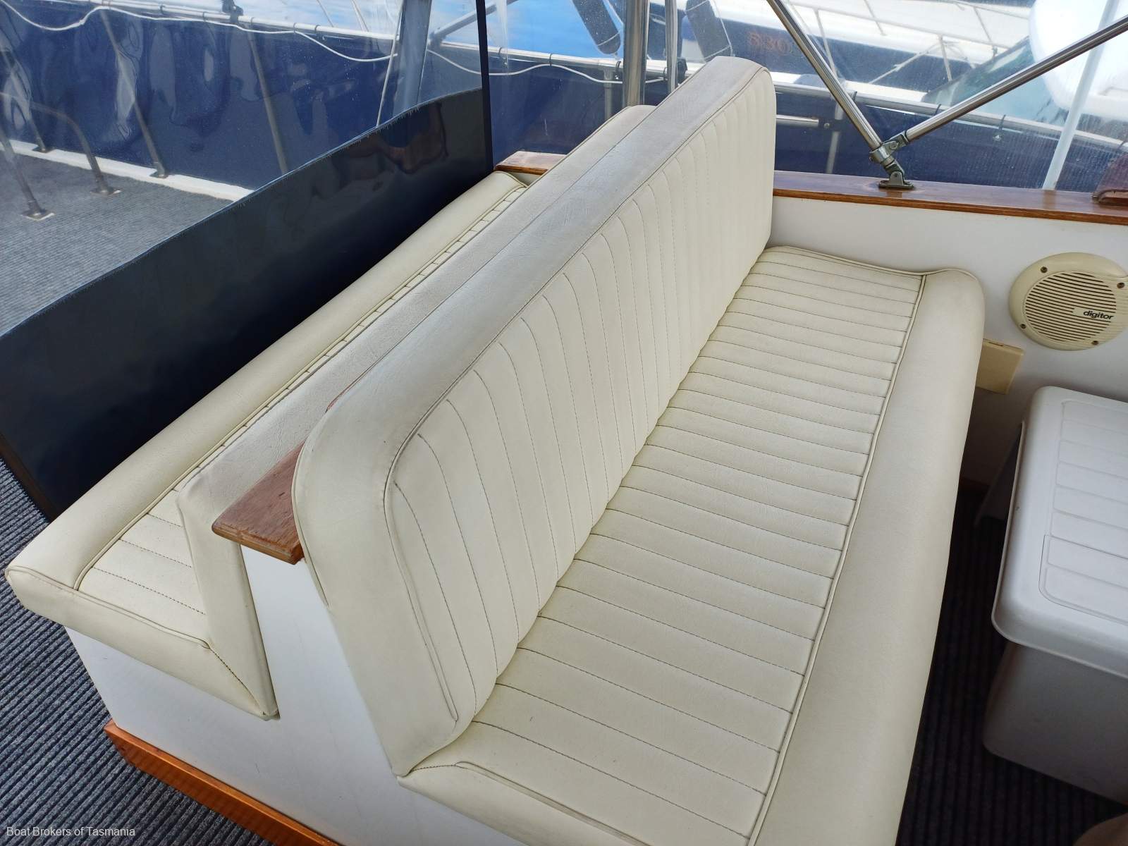 Regency Blue Seas 36 Mk 2. A pleasure to inspect. Excellent condition. Boat Brokers of Tasmania