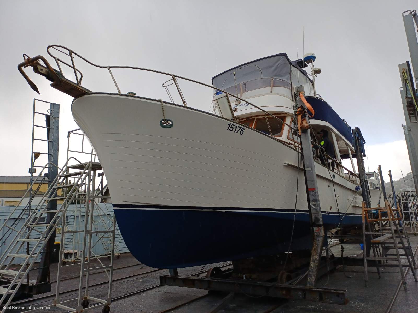 Regency Blue Seas 36 Mk 2. A pleasure to inspect. Excellent condition. Boat Brokers of Tasmania