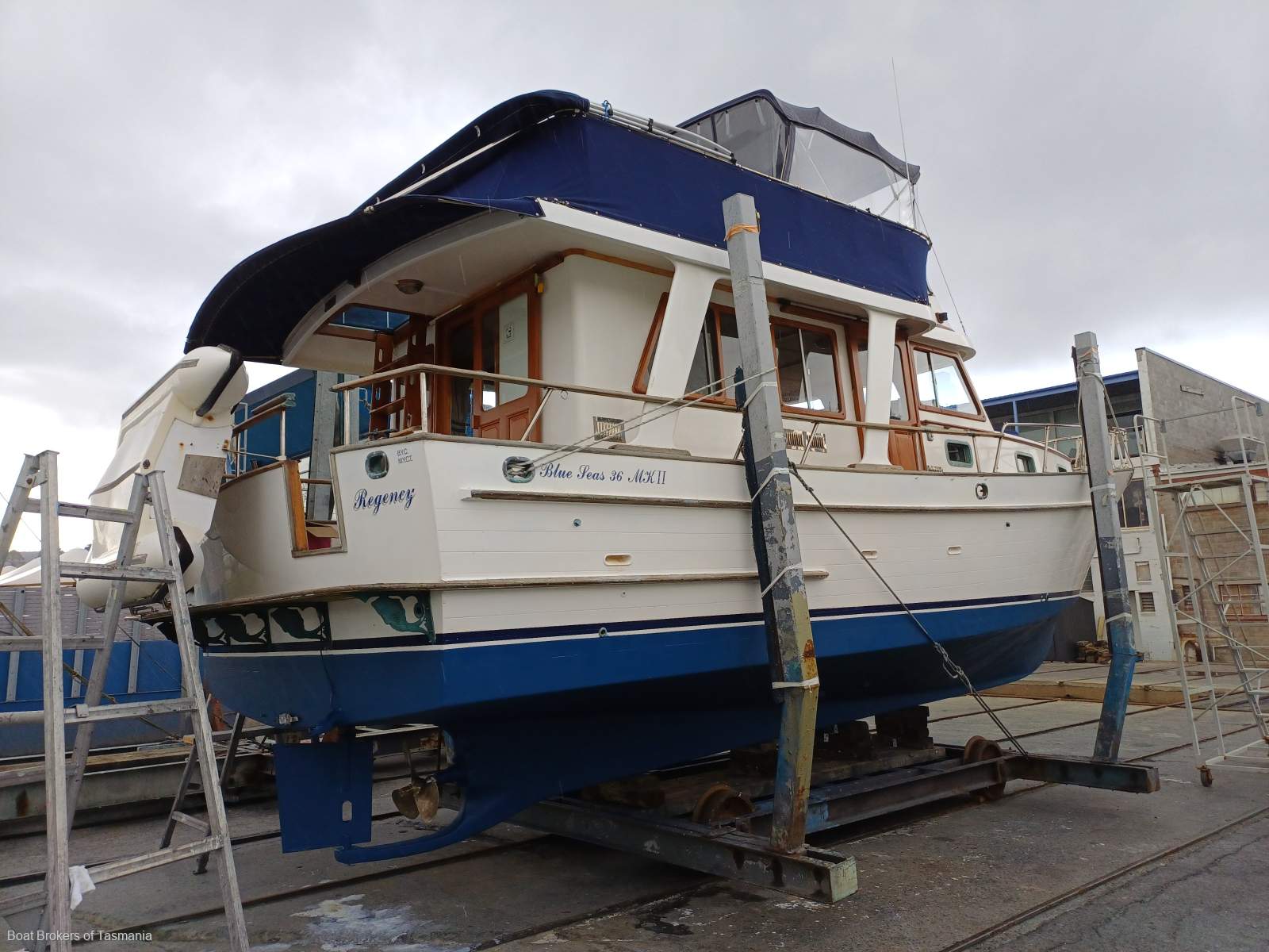 Regency Blue Seas 36 Mk 2. A pleasure to inspect. Excellent condition. Boat Brokers of Tasmania