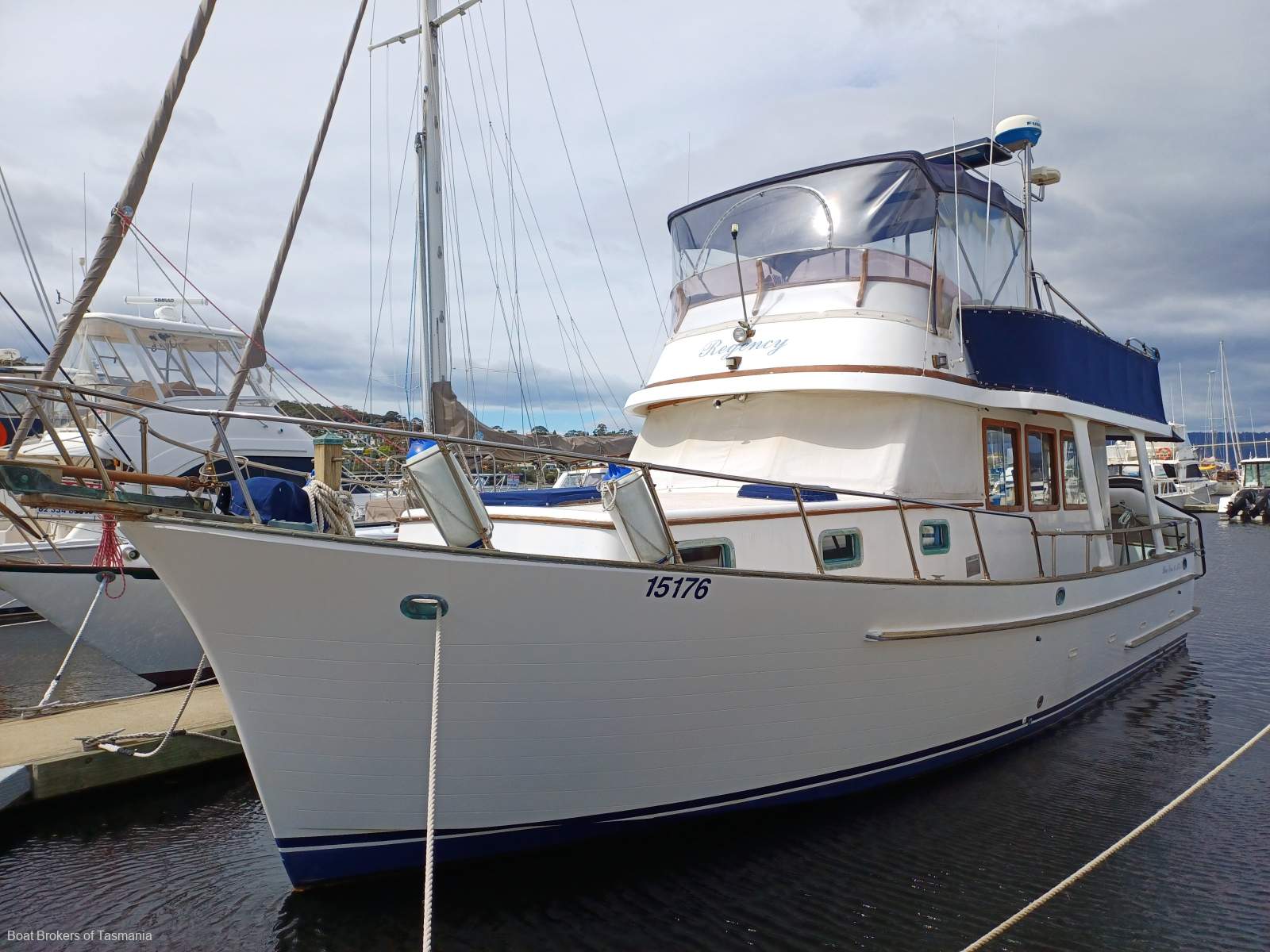 Regency Blue Seas 36 Mk 2. A pleasure to inspect. Excellent condition. Boat Brokers of Tasmania