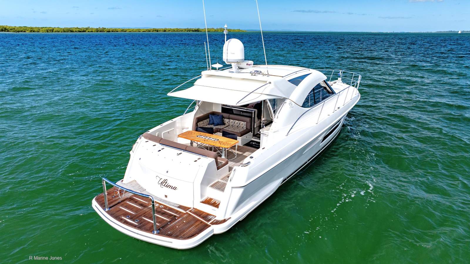 Riviera 5000 Sport Yacht