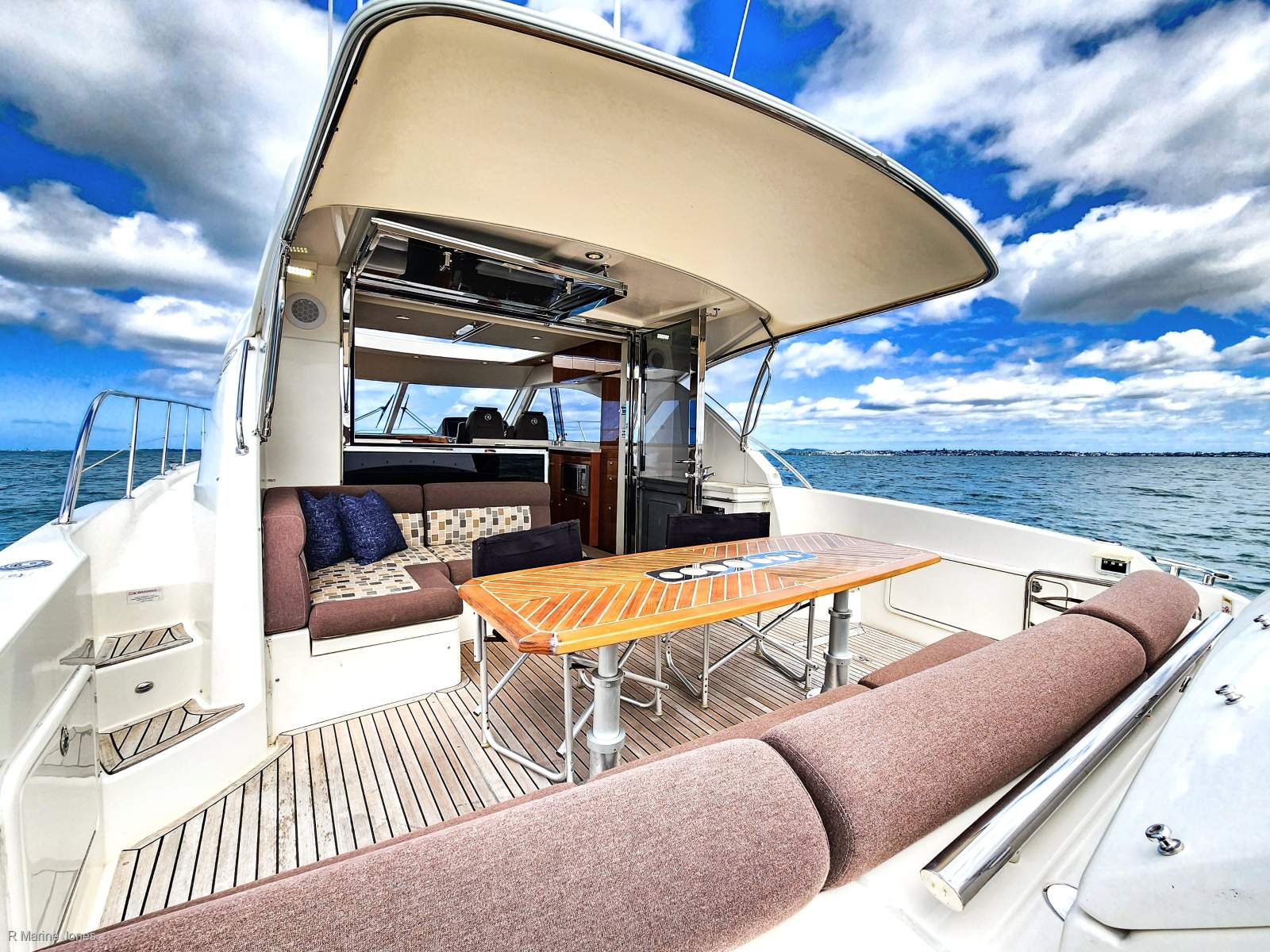 Riviera 5000 Sport Yacht