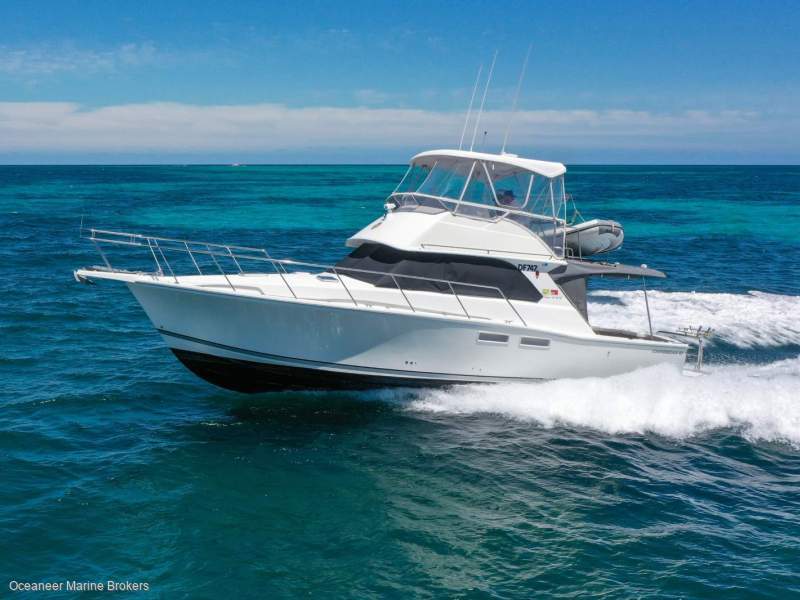 Caribbean 40 Flybridge Cruiser