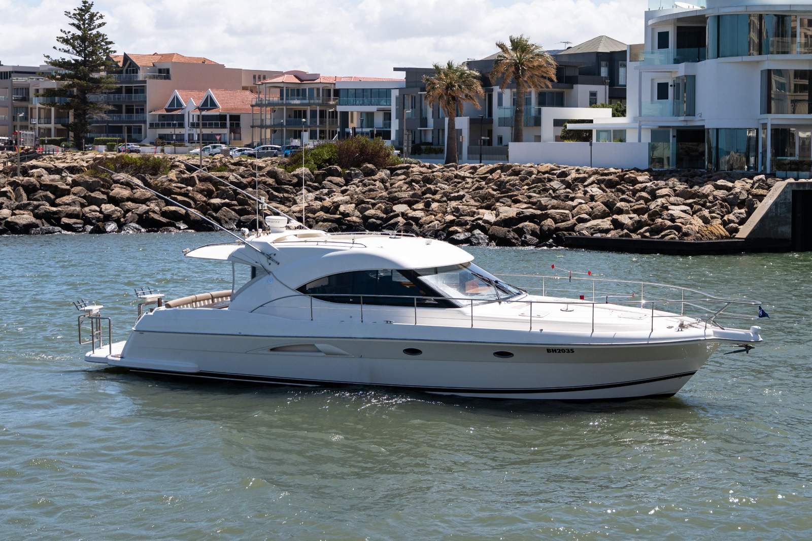 Riviera 4700 Sport Yacht