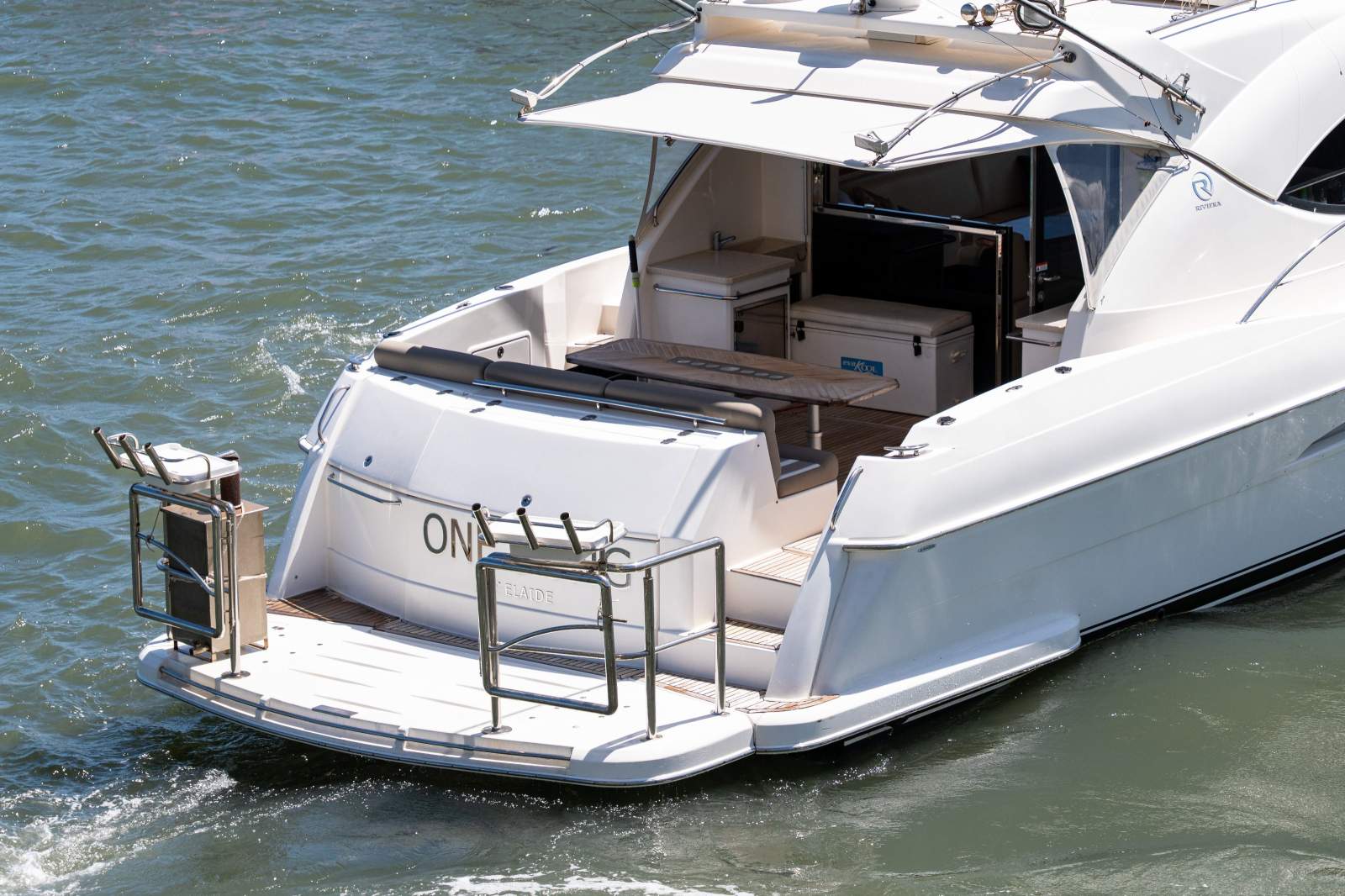 Riviera 4700 Sport Yacht