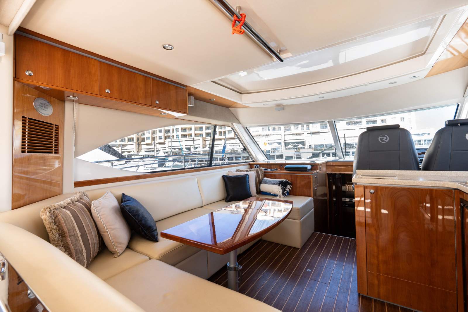 Riviera 4700 Sport Yacht