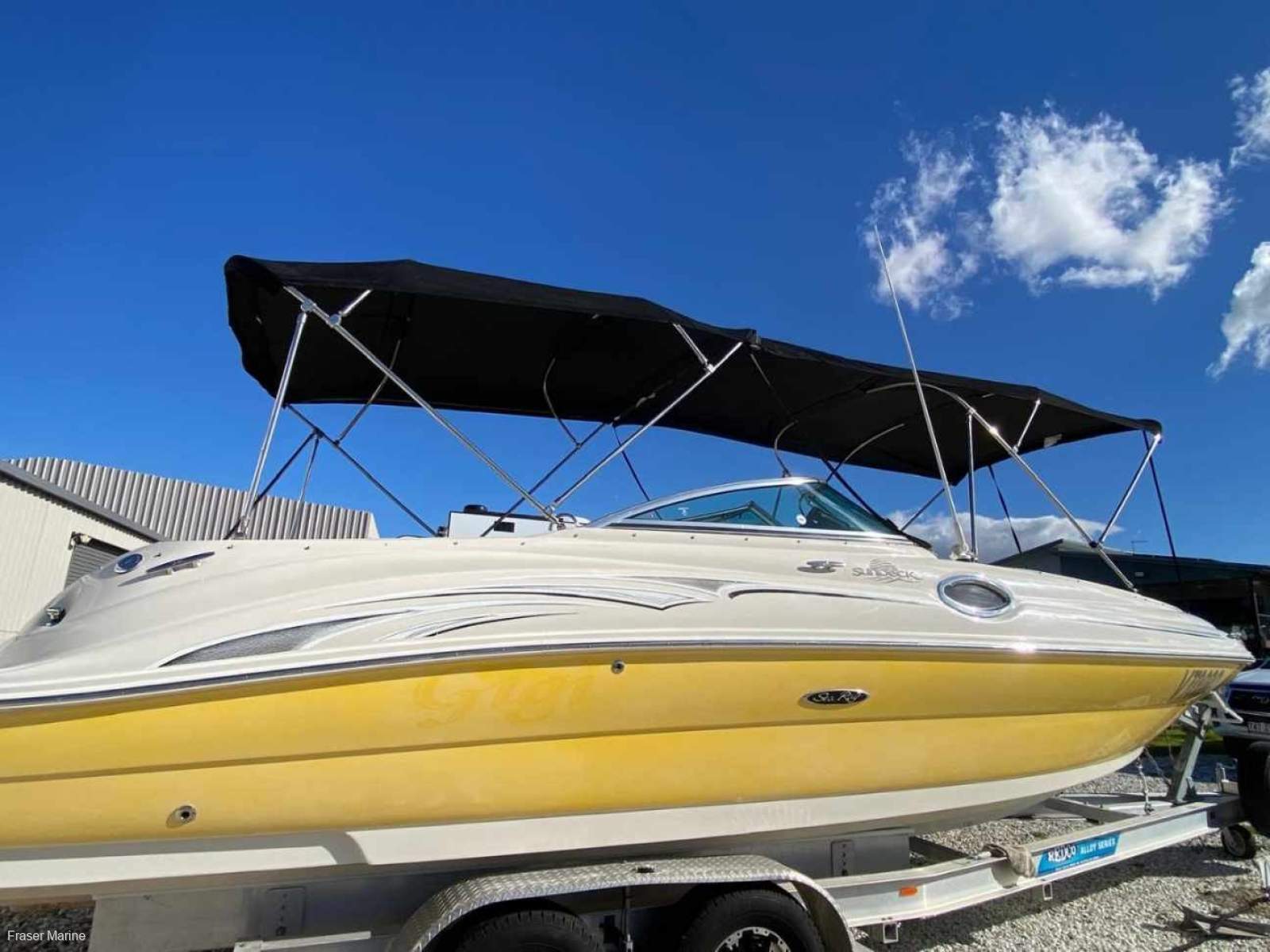 Sea Ray 240 Sundeck