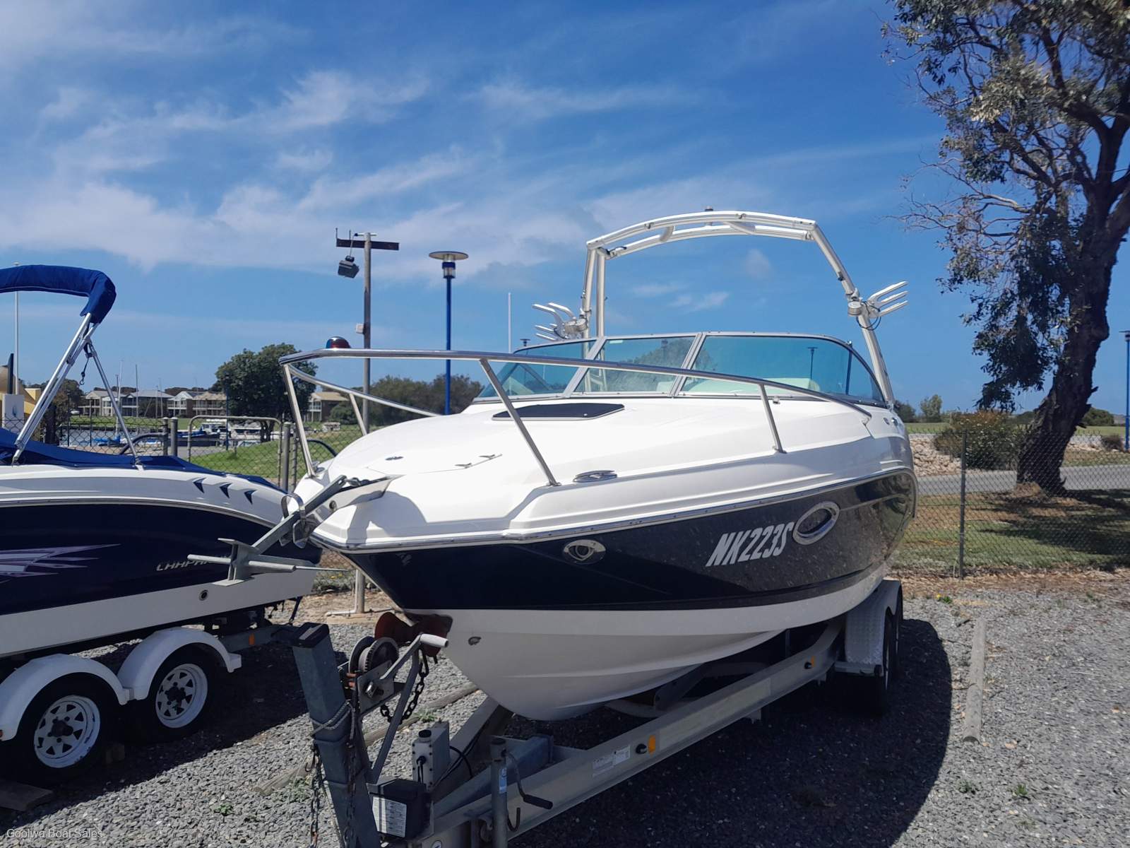 Chaparral 225 Ssi Sports Cabin