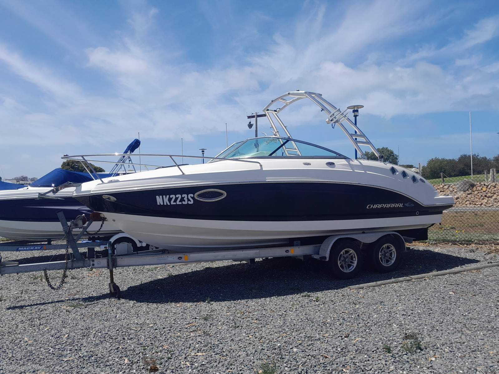 Chaparral 225 Ssi Sports Cabin