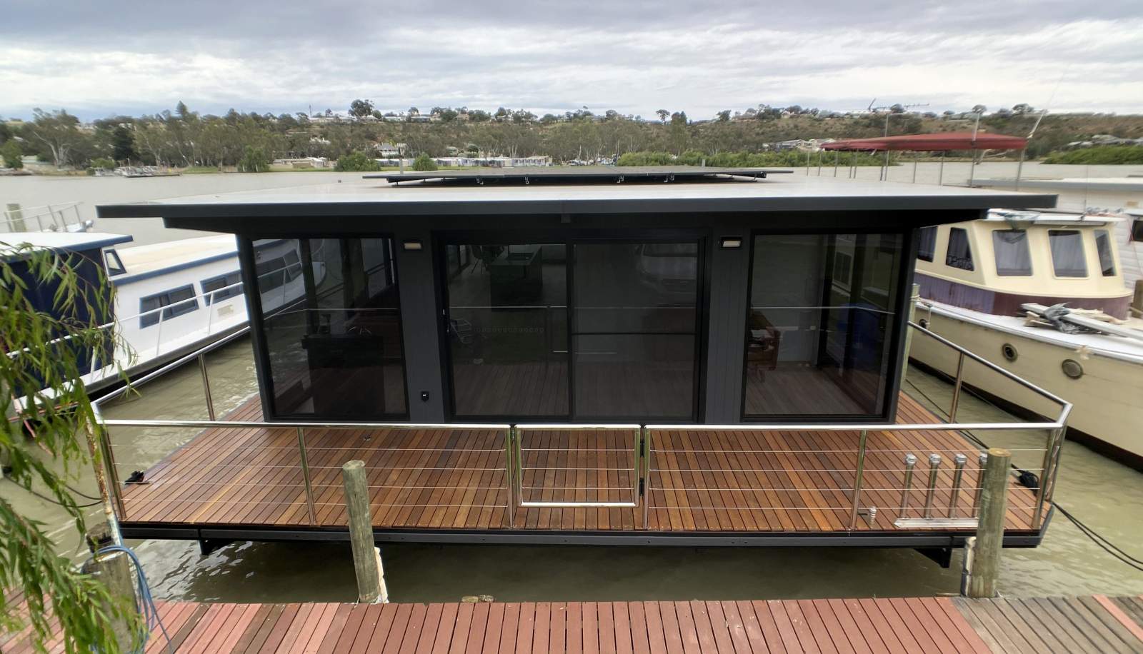 "Thrive" New 2025 2xBed, 2xBath, Pontoon Houseboat