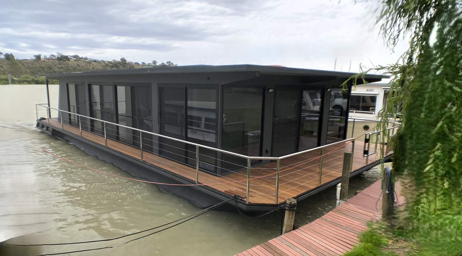 "Thrive" New 2025 2xBed, 2xBath, Pontoon Houseboat