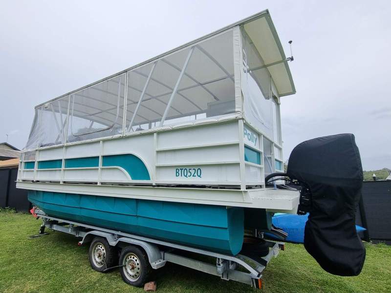Poly Pontoons Tri-Hull Poly Family Leisure Boat
